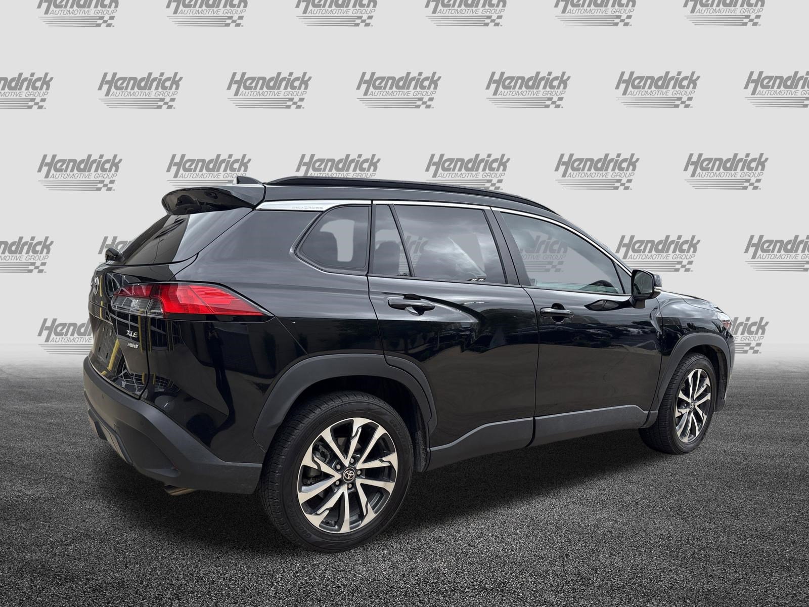 Used 2023 Toyota Corolla Cross XLE w/ Convenience Package AWD/4WD image 9