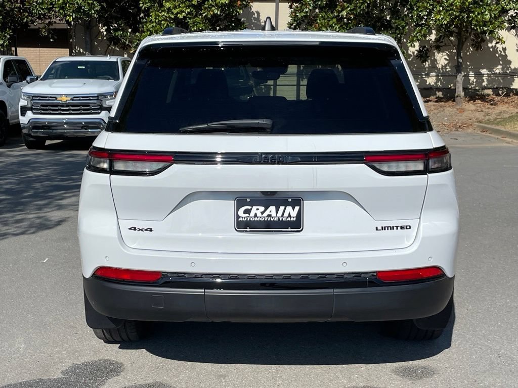 Used 2023 Jeep Grand Cherokee Limited w/ Black Appearance Package AWD/4WD image 6