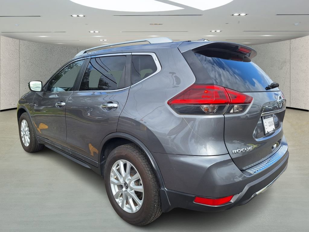 Used 2018 Nissan Rogue SV image 3