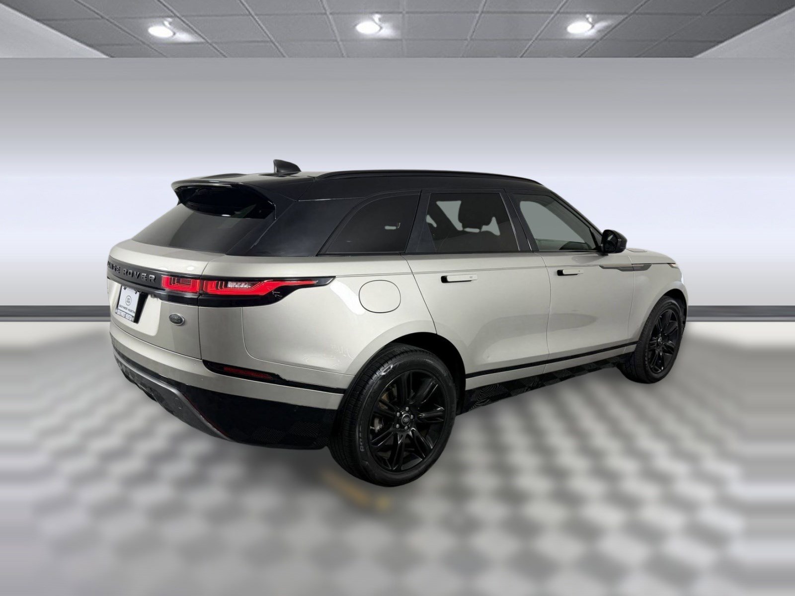 Used 2019 Land Rover Range Rover Velar R-Dynamic SE image 9