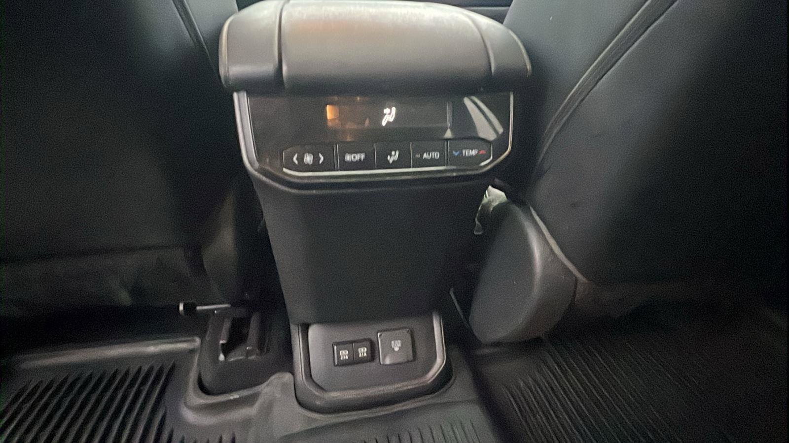 Used 2020 Toyota Highlander Limited image 22