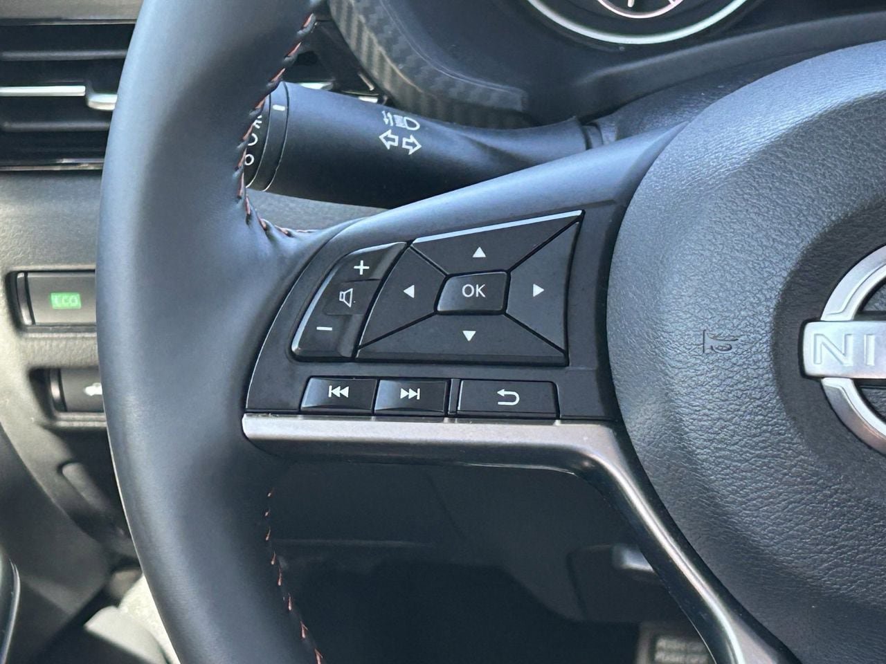 Certified 2025 Nissan Sentra SR image 25