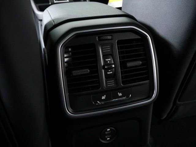 New 2026 Porsche Macan image 22