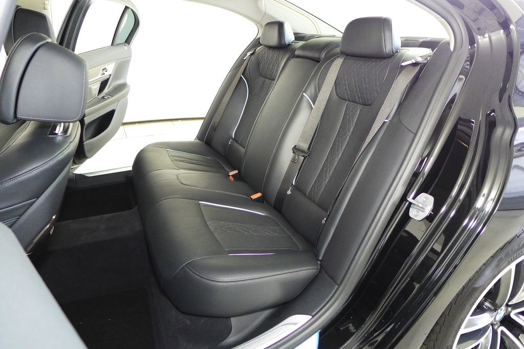 Used 2020 BMW 750i xDrive AWD/4WD image 21