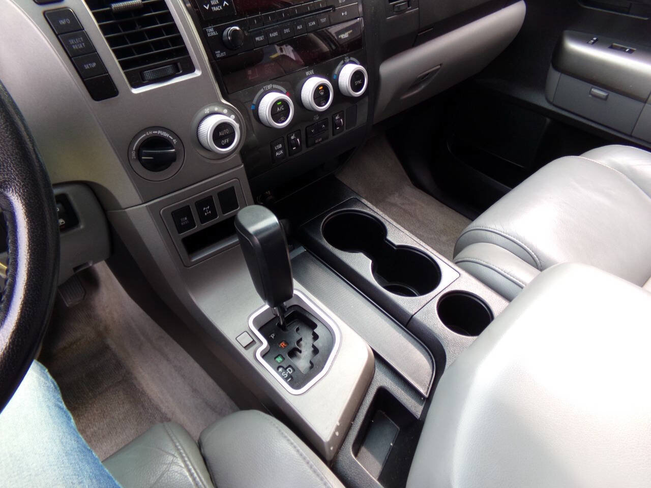 Used 2011 Toyota Sequoia SR5 w/ Premium Pkg AWD/4WD image 43