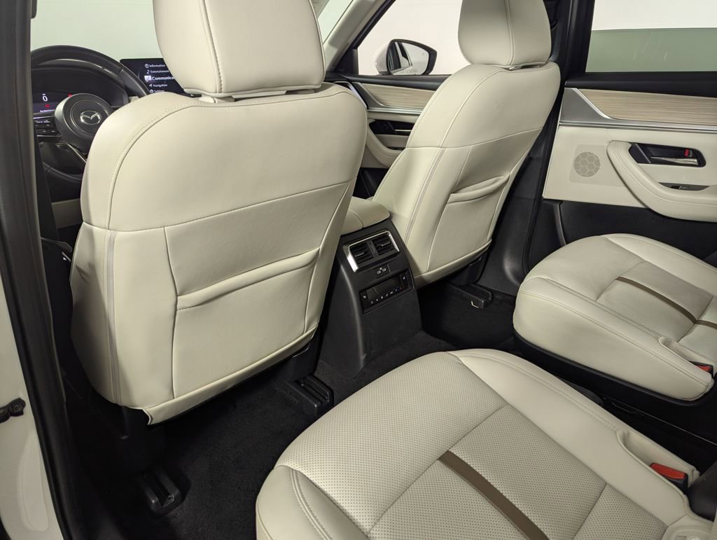 Used 2024 MAZDA CX-90 Plug-In Hybrid w/ Premium Plus image 33