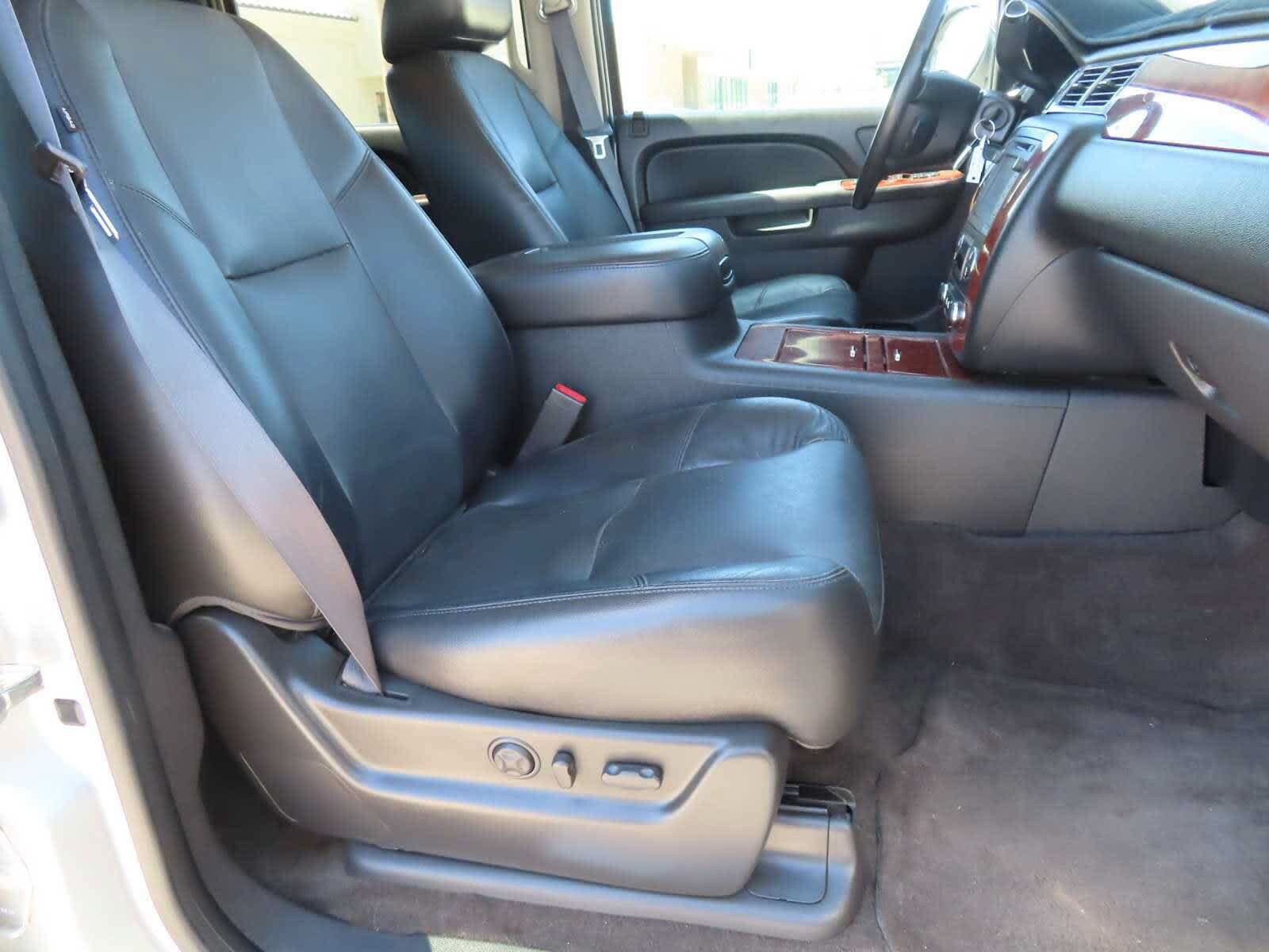 Used 2012 Chevrolet Avalanche LTZ AWD/4WD image 15