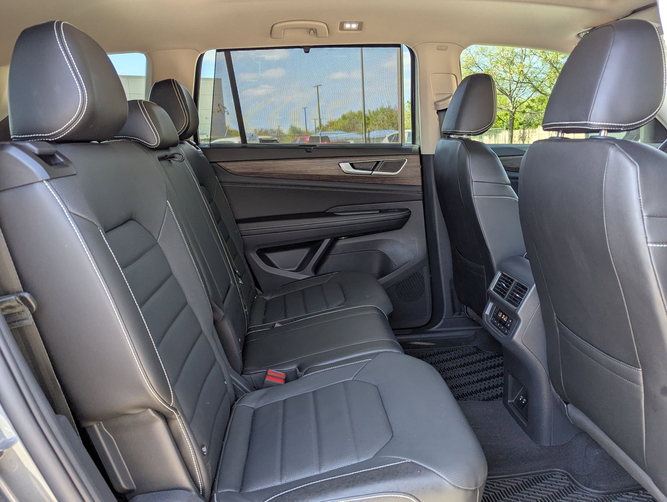 Used 2024 Volkswagen Atlas SEL image 25