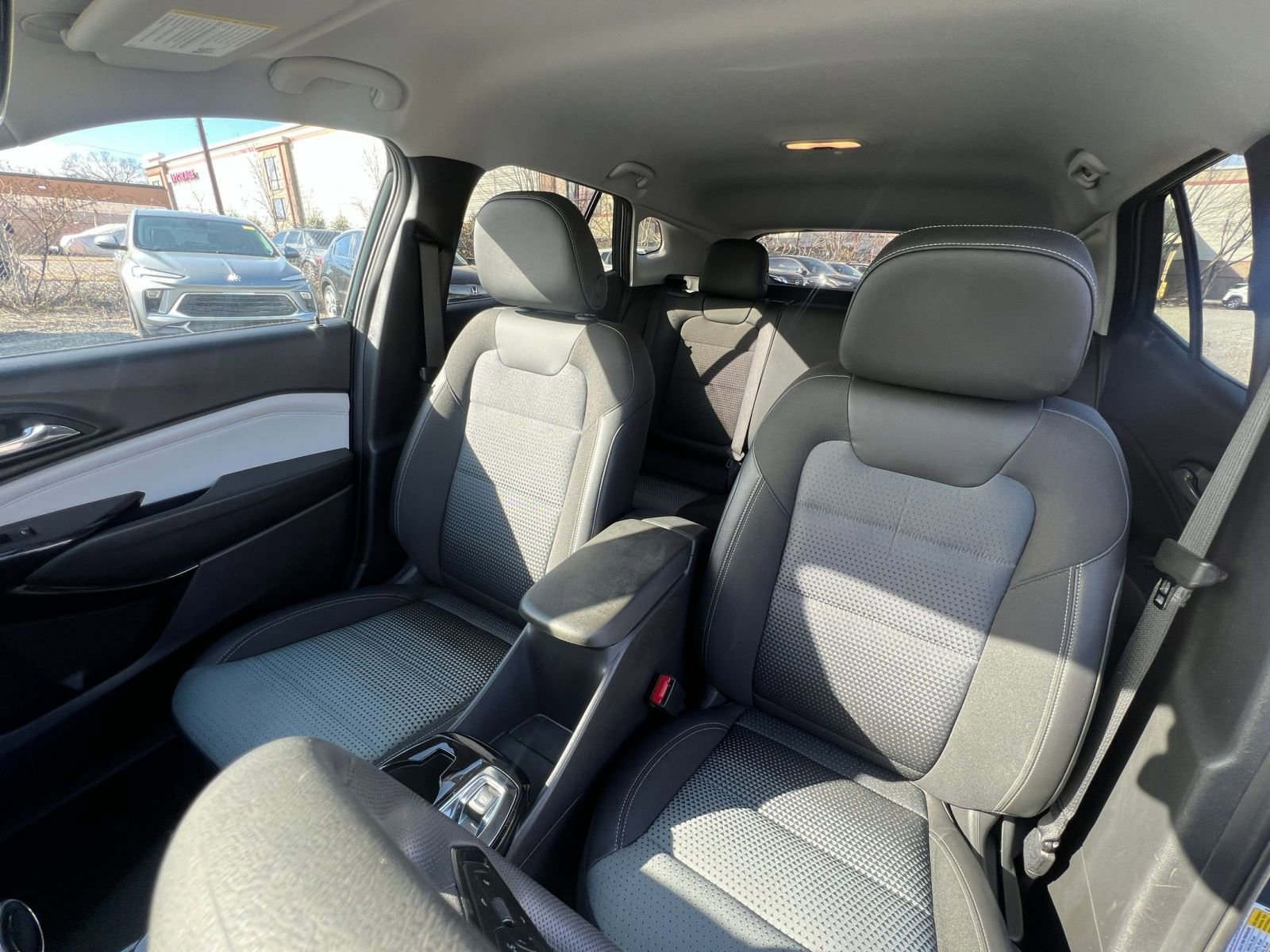 Used 2025 Chevrolet Trax LT image 34