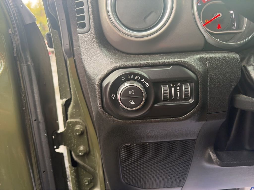 Used 2022 Jeep Gladiator Rubicon w/ LED Lighting Group image 15