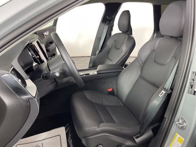 Used 2025 Volvo XC60 B5 Plus image 18
