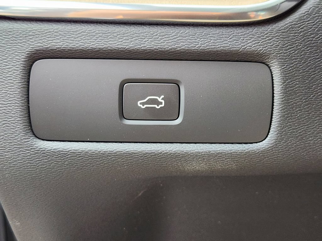 New 2026 Volvo XC60 B5 Plus w/ Protection Package Premier AWD/4WD image 12