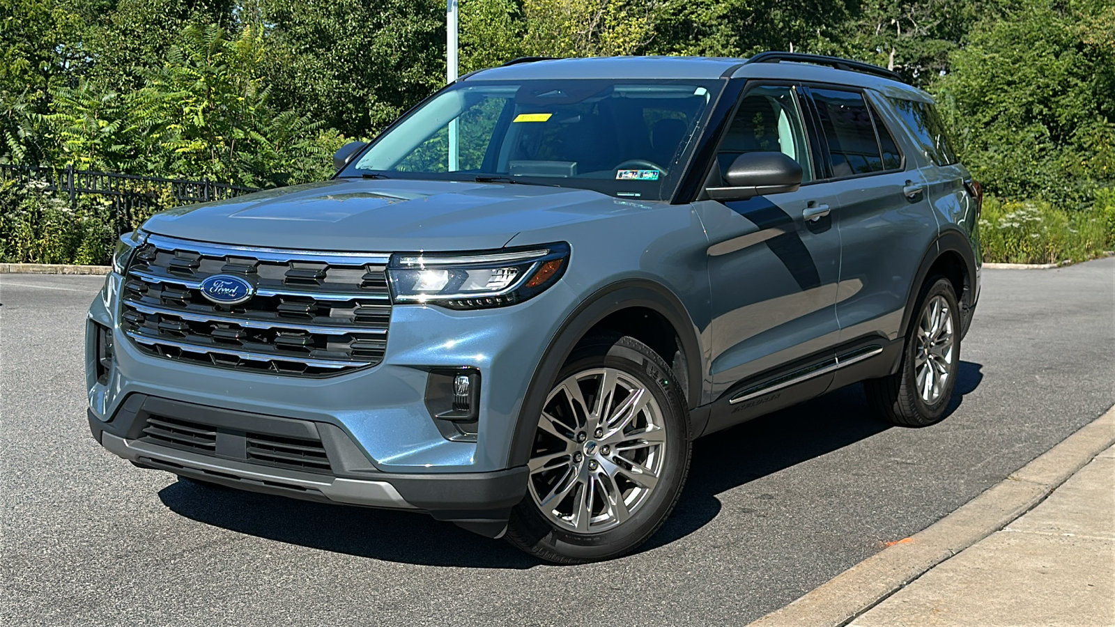 Used 2025 Ford Explorer Active w/ Active Comfort Package AWD/4WD image 1