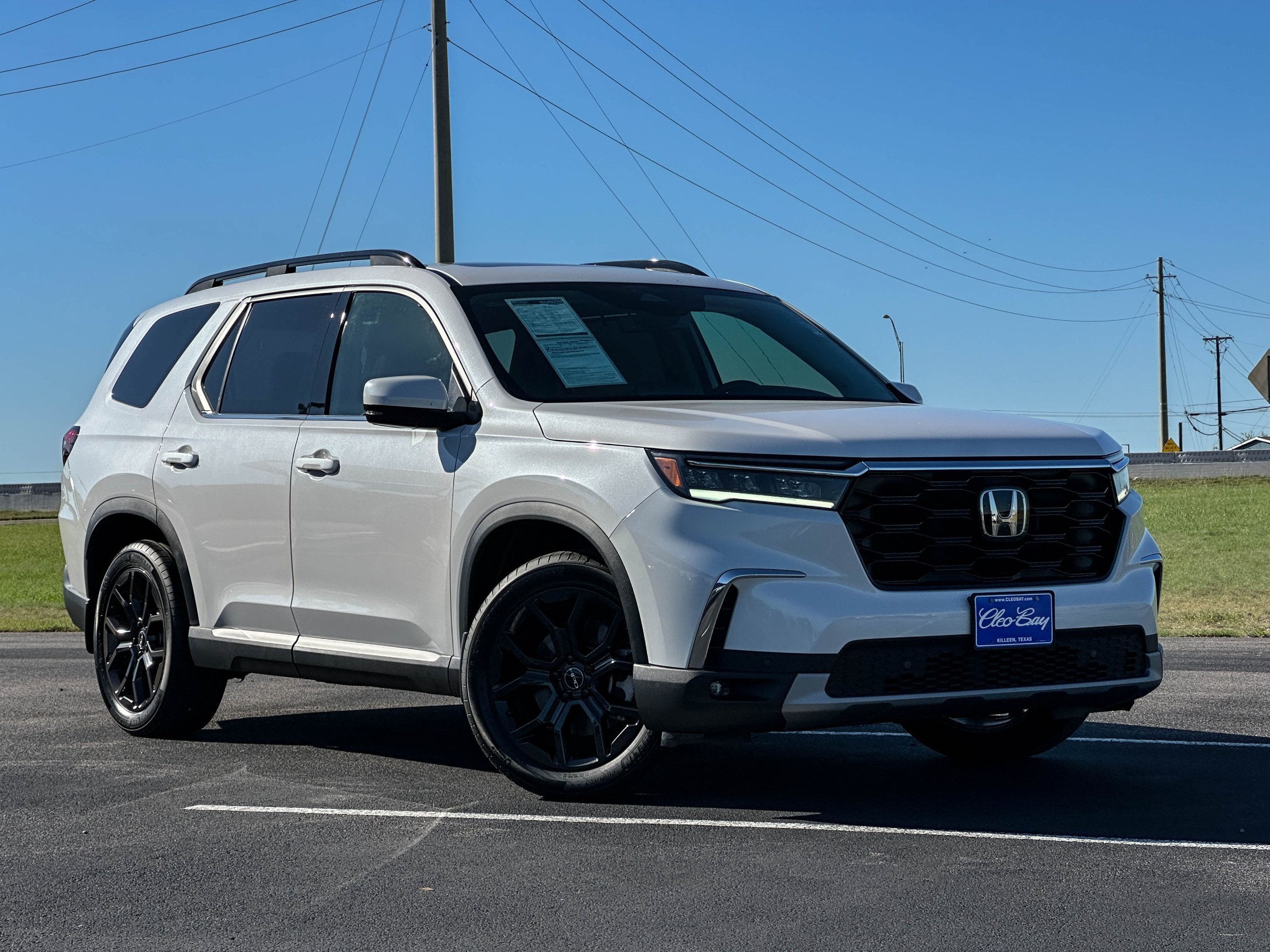 Used 2025 Honda Pilot Touring image 2
