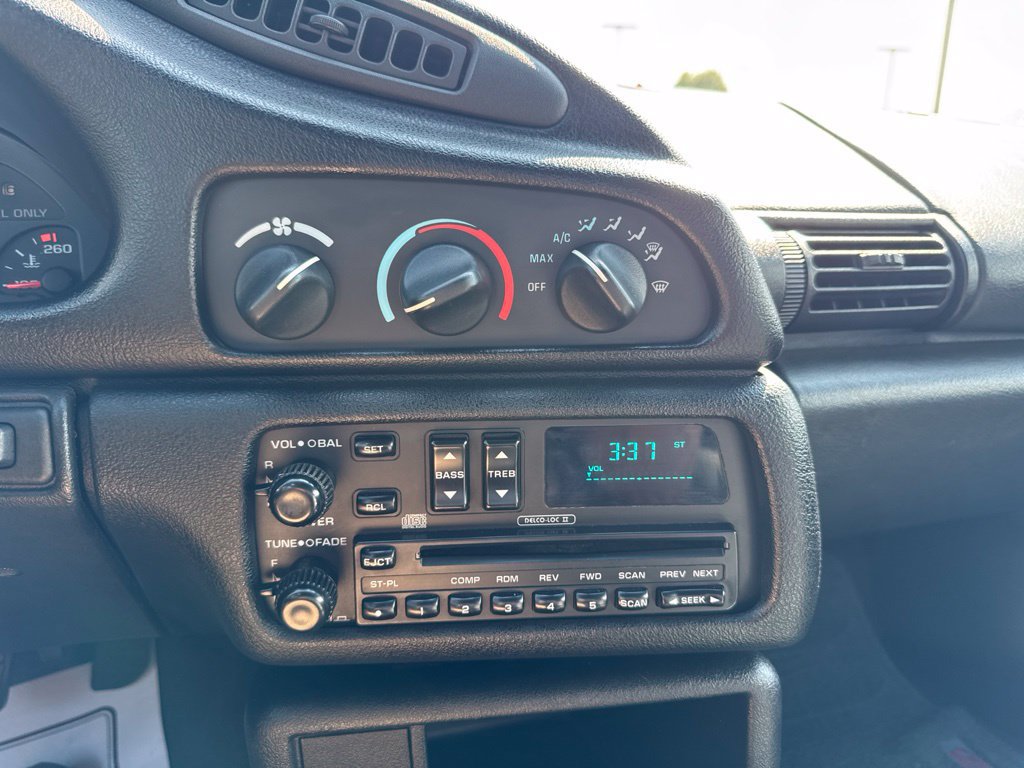 Used 1996 Chevrolet Camaro Z28 RWD image 3