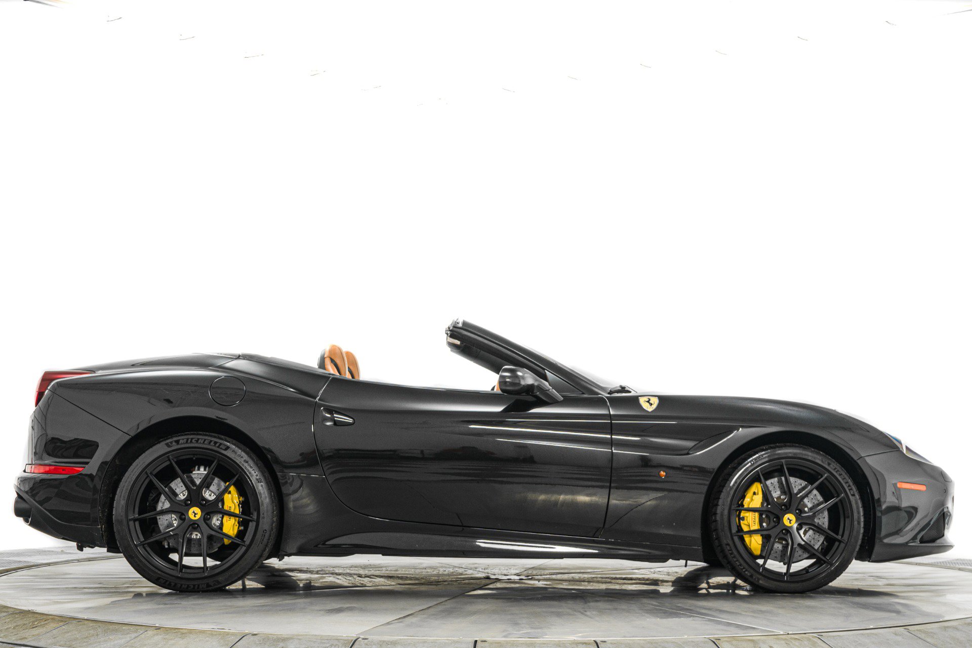Used 2015 Ferrari California T image 50