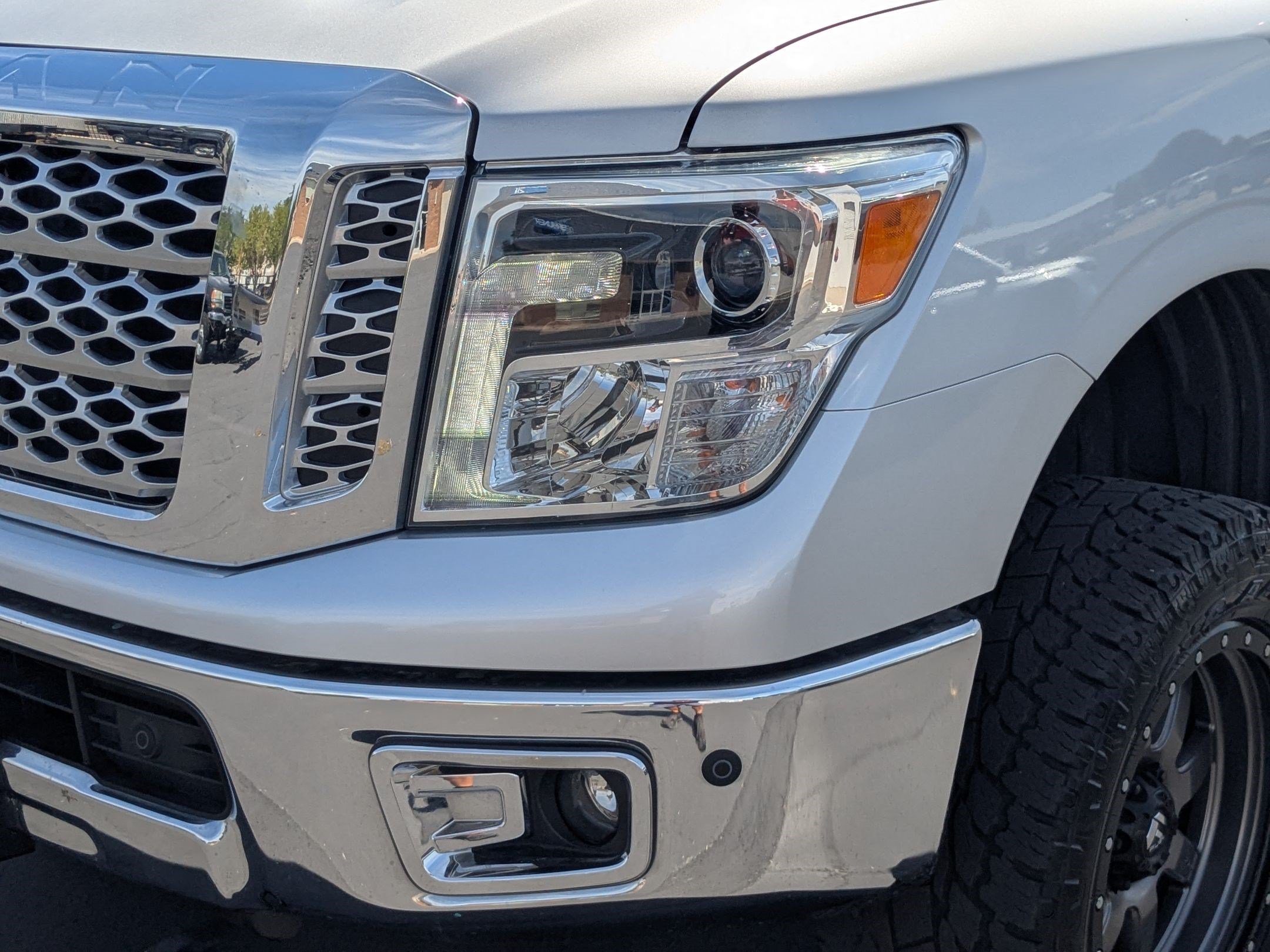 Used 2017 Nissan Titan SL AWD/4WD image 10