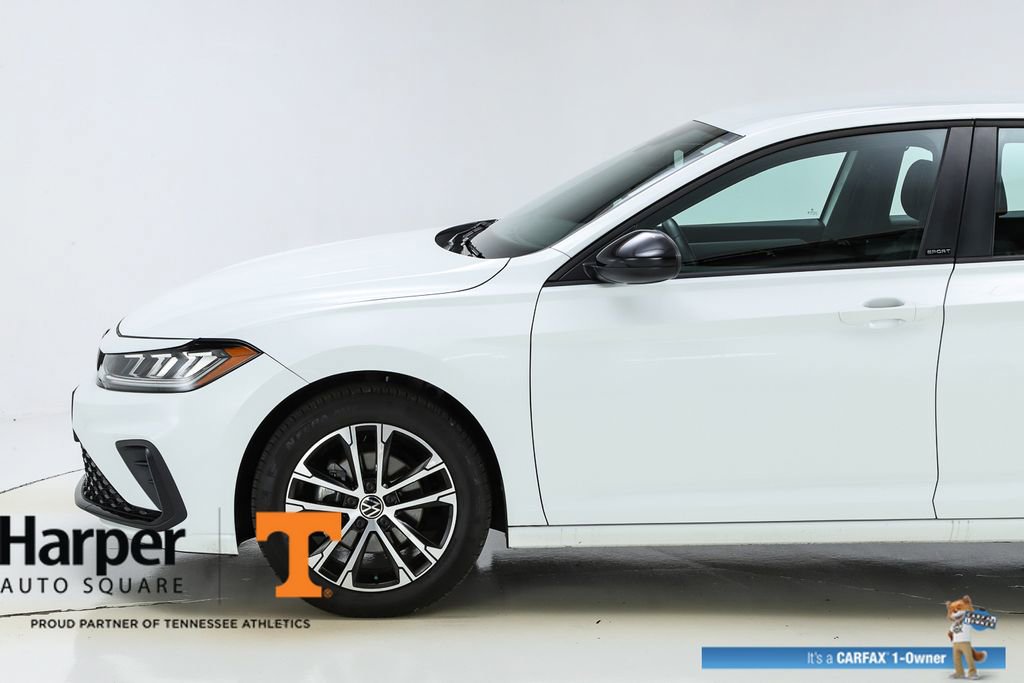 Used 2025 Volkswagen Jetta Sport image 3