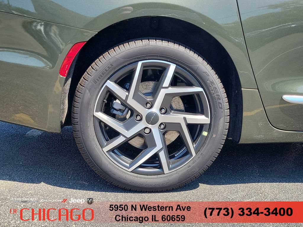 New 2027 Chrysler Pacifica Pinnacle w/ Theater Group AWD/4WD image 5