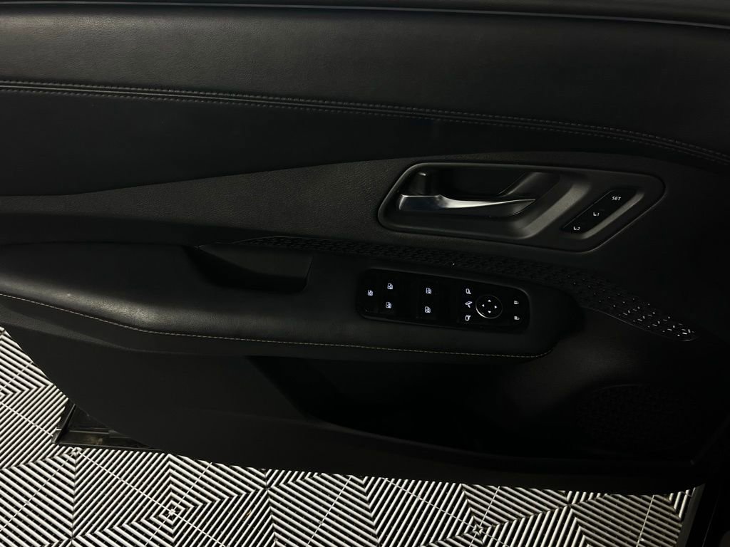 Used 2023 Nissan Ariya AWD image 24