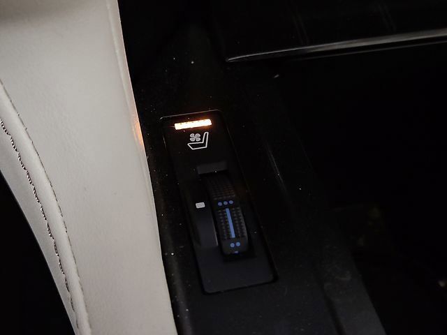 Used 2023 Lexus GX 460 Luxury w/ Sport Design Package image 30