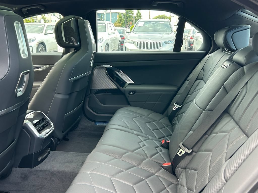 New 2026 BMW i7 M70 w/ Executive Package AWD/4WD image 31