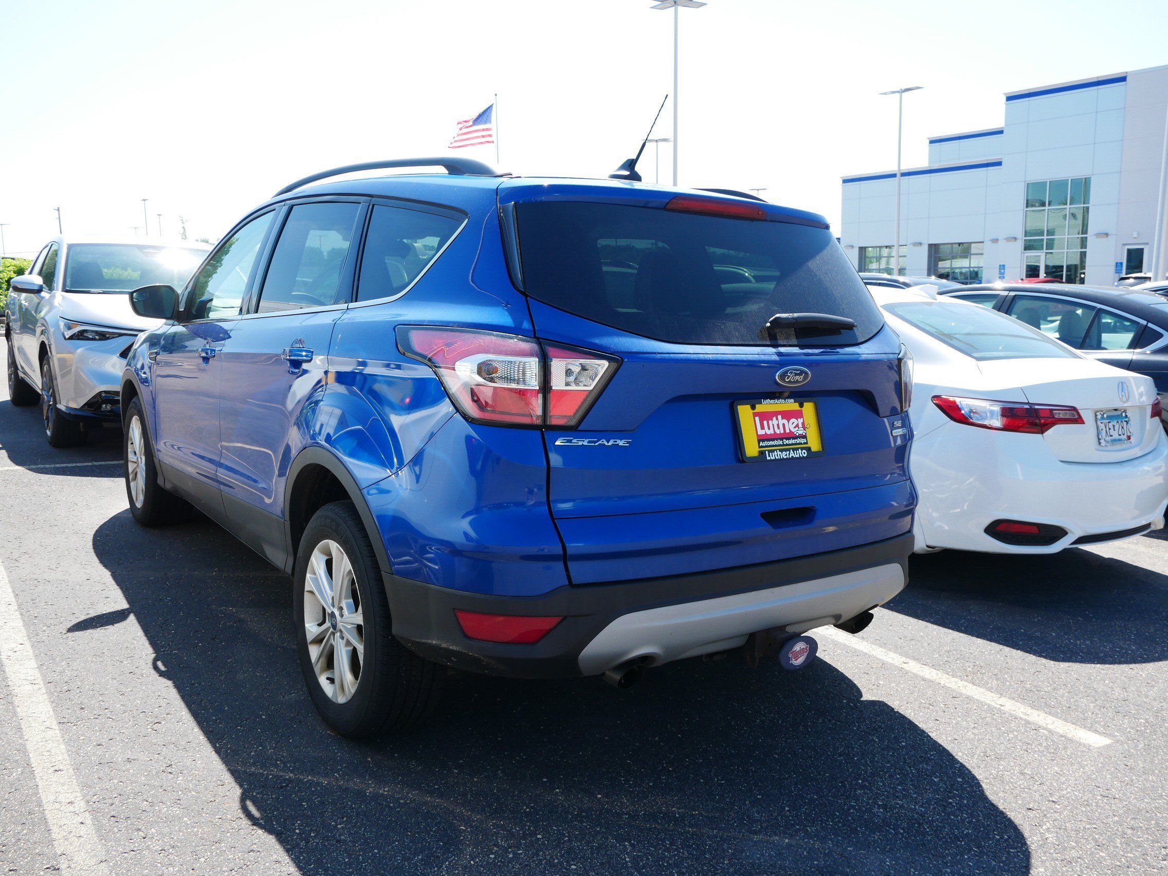 Used 2018 Ford Escape SE w/ SE Sync 3 Package AWD/4WD image 3