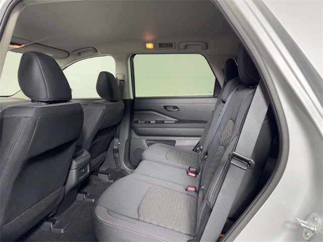 Used 2025 Nissan Pathfinder S image 33