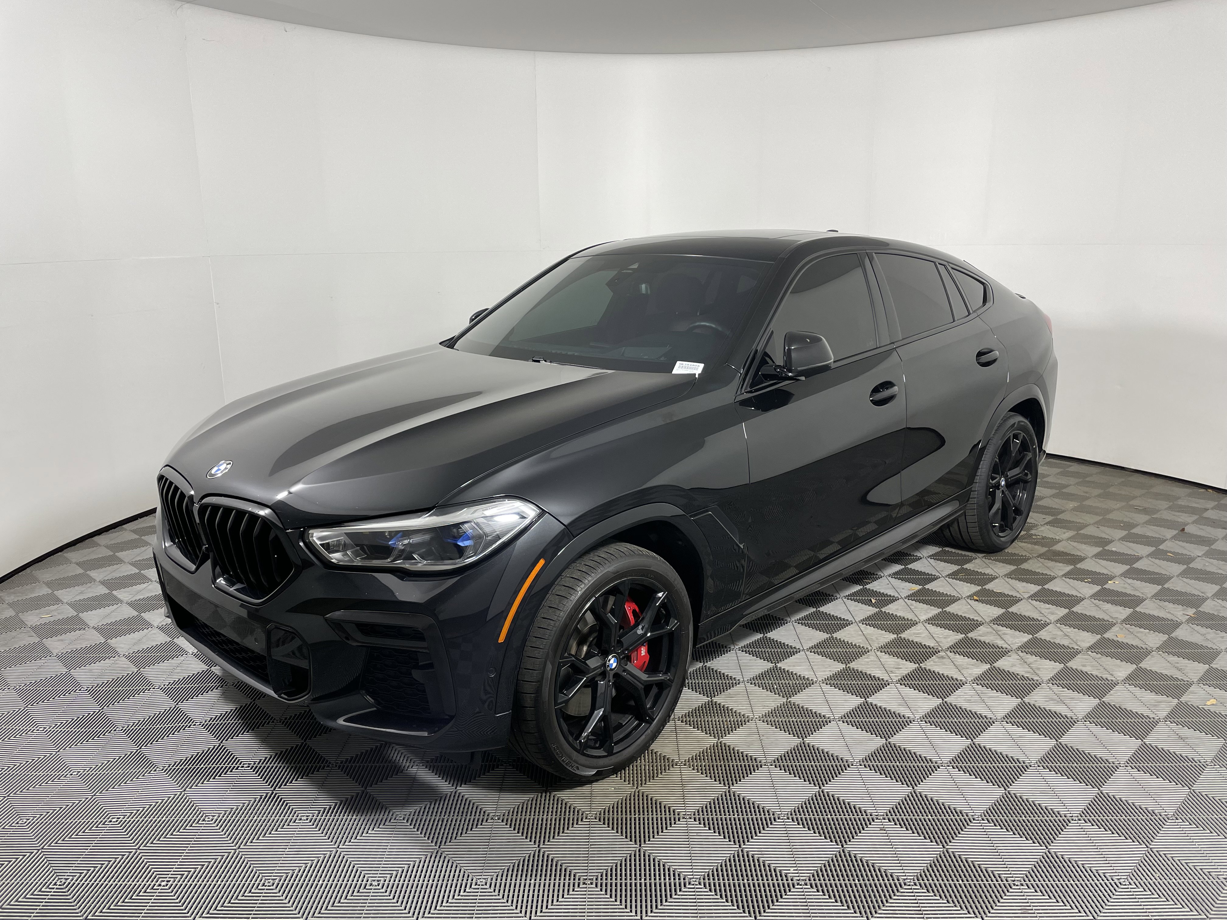 Used 2022 BMW X6 M50i w/ Executive Package image 9