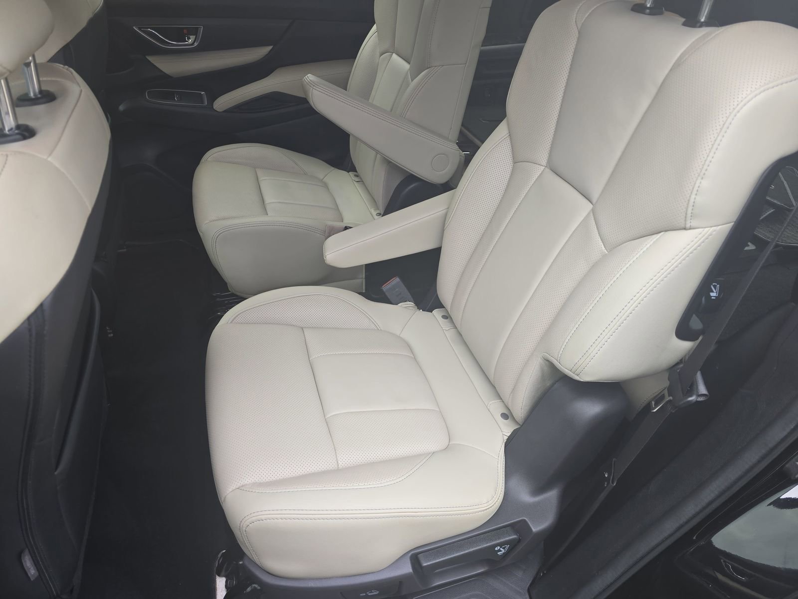Used 2022 Subaru Ascent Limited image 22