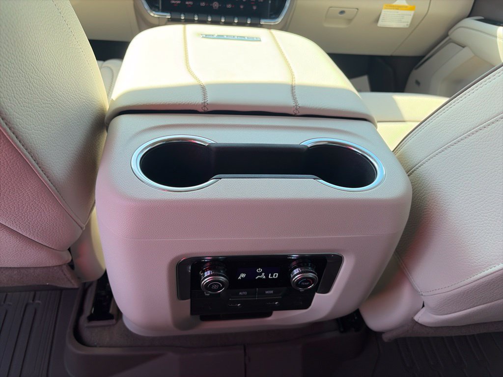 New 2027 GMC Yukon Denali w/ Denali Reserve Package AWD/4WD image 13