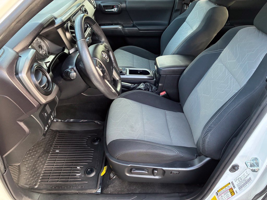 Used 2022 Toyota Tacoma TRD Off-Road AWD/4WD image 15