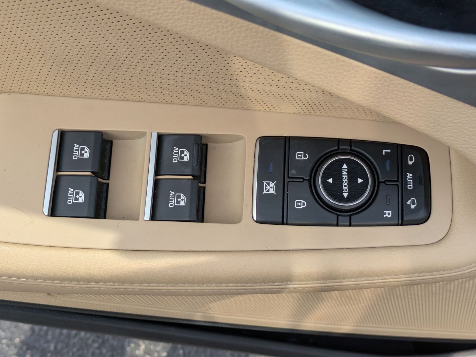 Used 2015 Hyundai Genesis 3.8 w/ Option Group 03 image 21