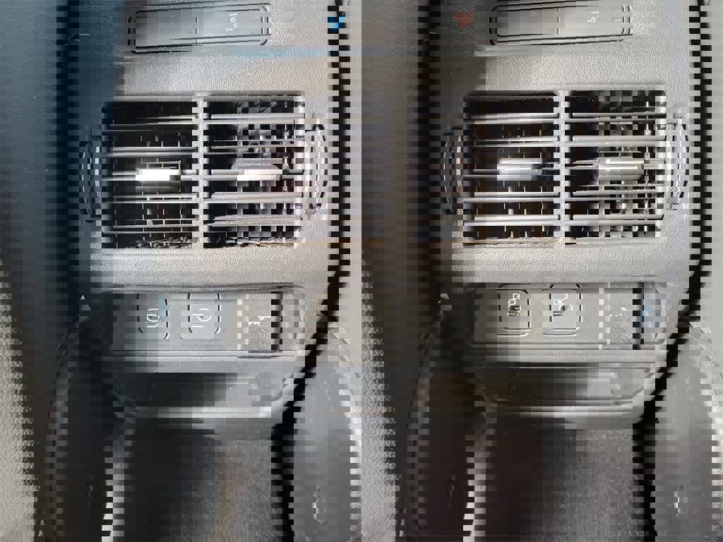 Used 2024 Land Rover Discovery Sport S image 12