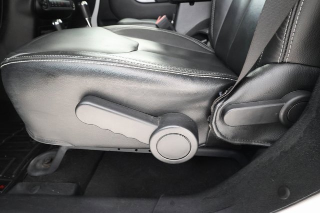 Used 2018 Jeep Wrangler Unlimited Sahara w/ Connectivity Group image 10