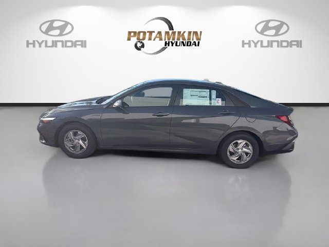 New 2026 Hyundai Elantra SE FWD image 8