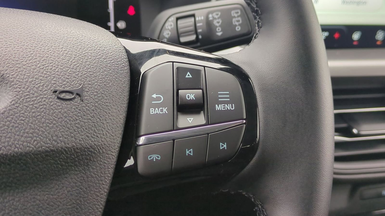 New 2026 Ford Escape SE w/ Class II Trailer Tow Package image 25