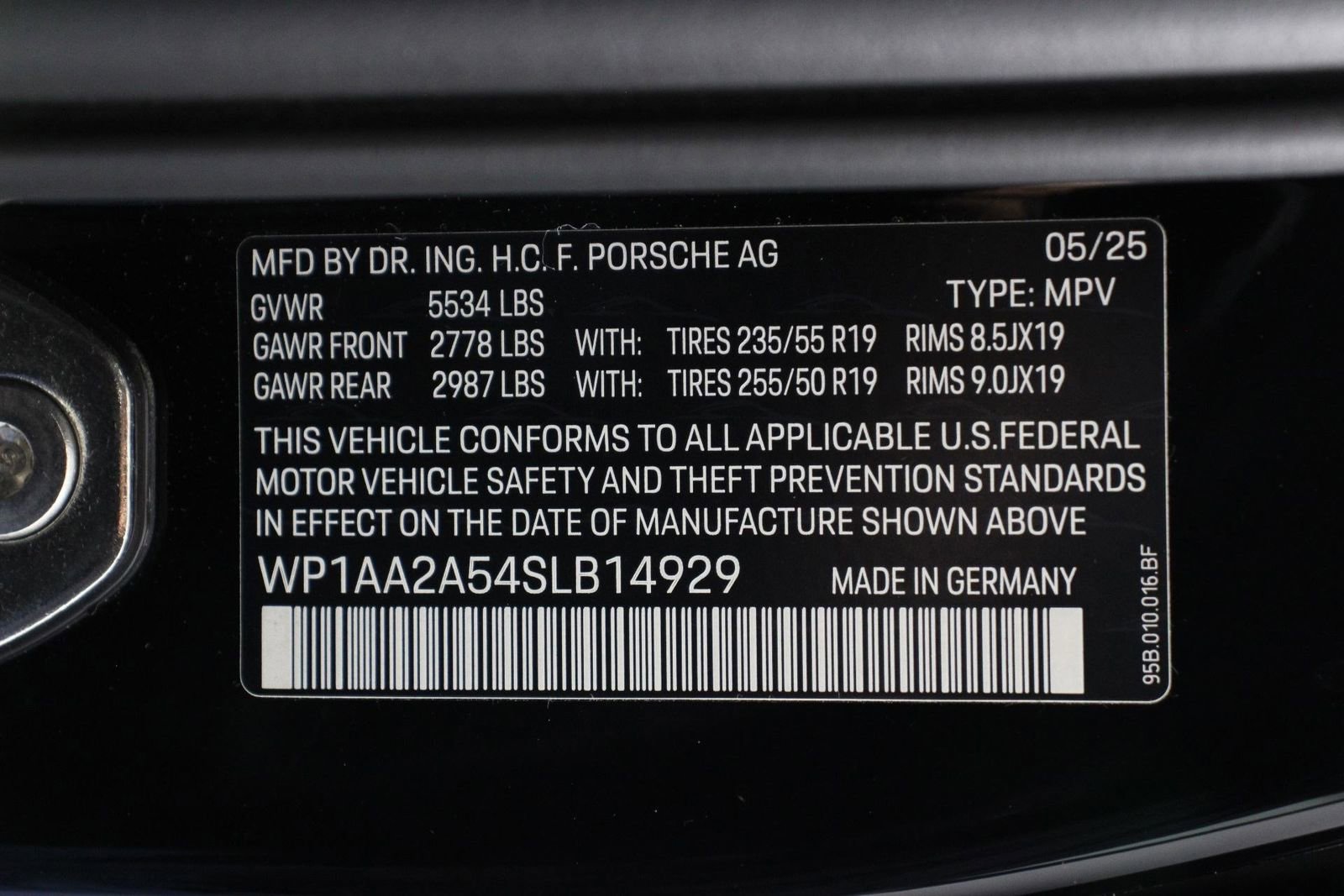 Certified 2025 Porsche Macan image 19