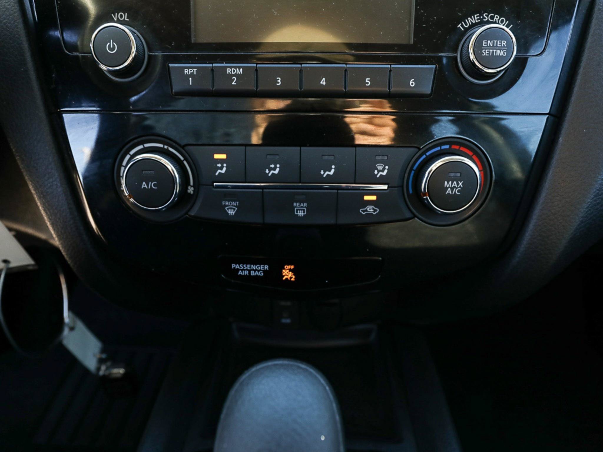 Used 2016 Nissan Rogue S FWD image 18