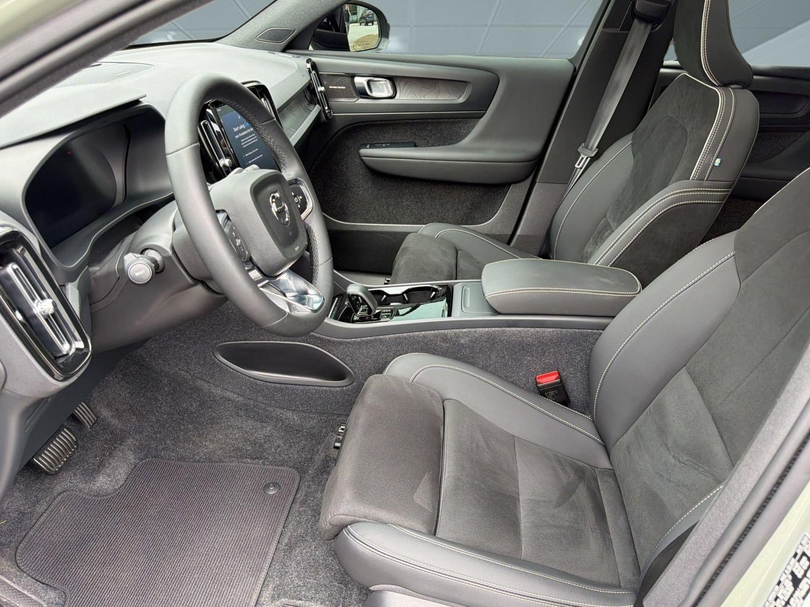 Certified 2023 Volvo C40 P8 Recharge Ultimate w/ Protection Package Premier AWD/4WD image 5