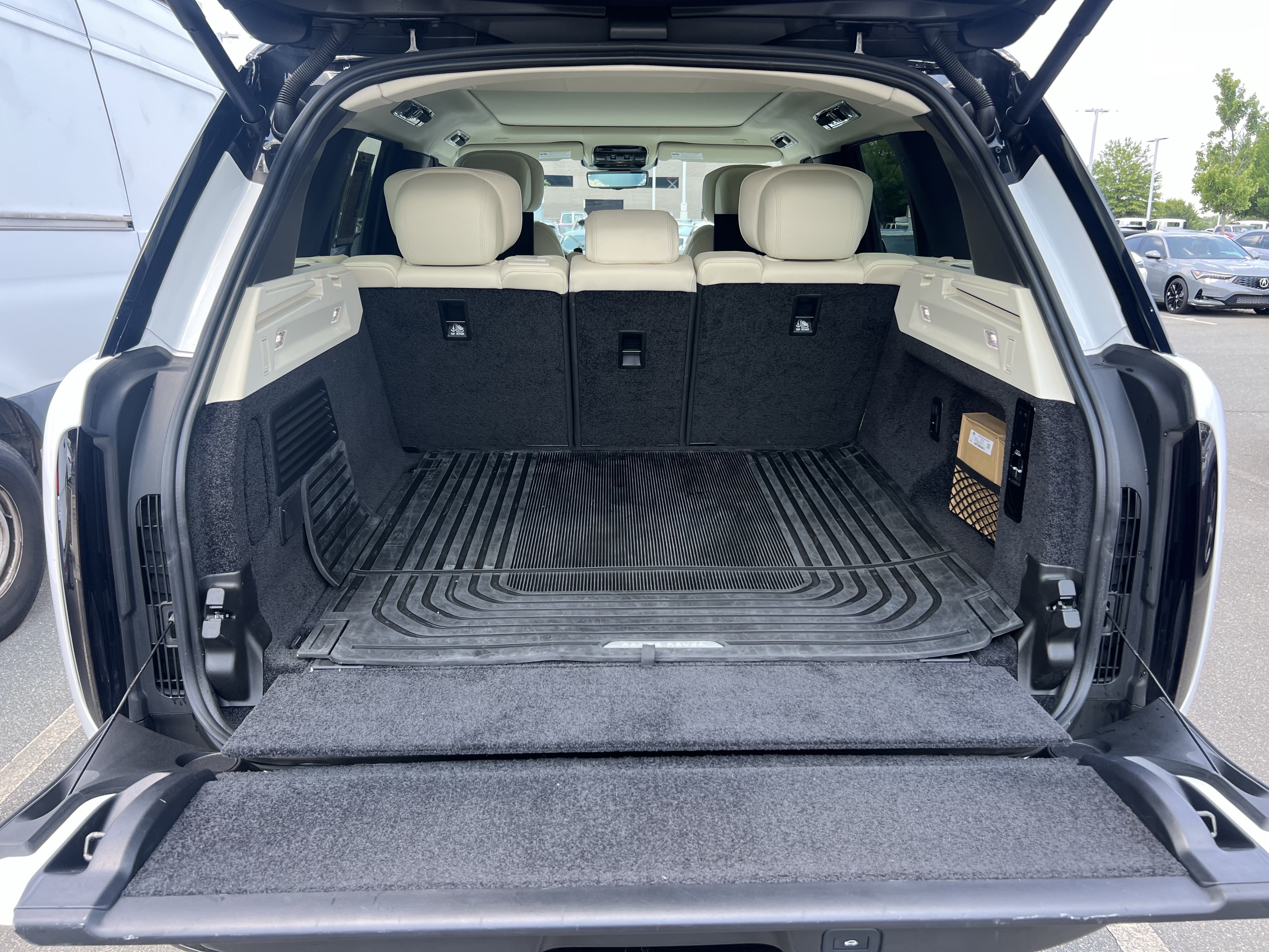 Certified 2024 Land Rover Range Rover Autobiography AWD/4WD image 31