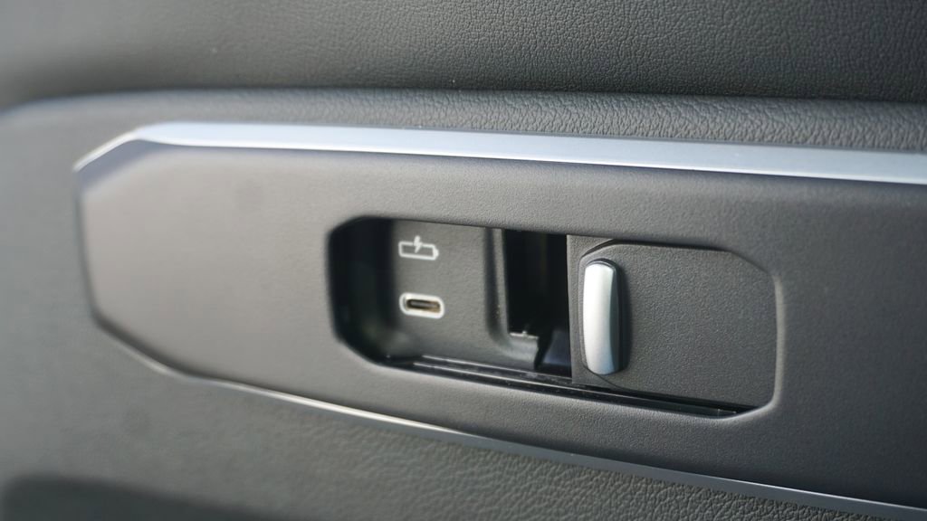 New 2026 BMW X5 xDrive50e image 14