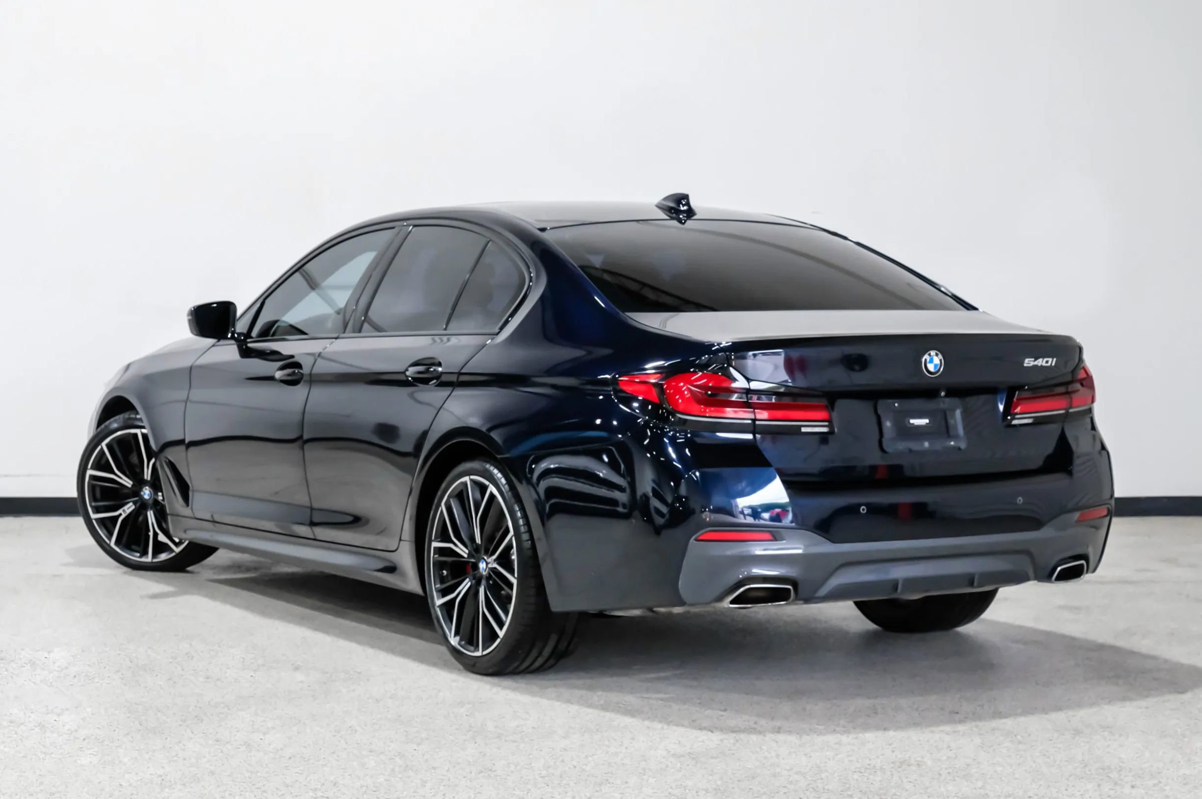 Used 2022 BMW 540i w/ M Sport Package RWD image 8