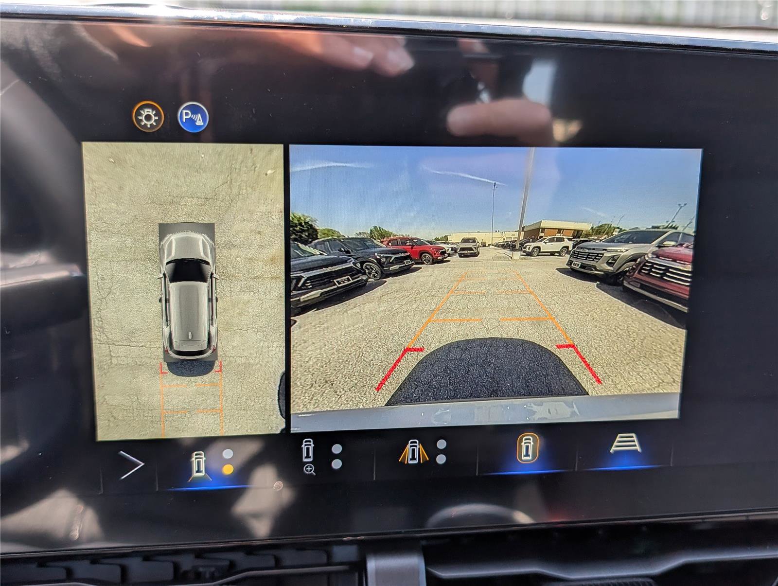 New 2026 Chevrolet Equinox LT w/ Midnight Edition AWD/4WD image 24