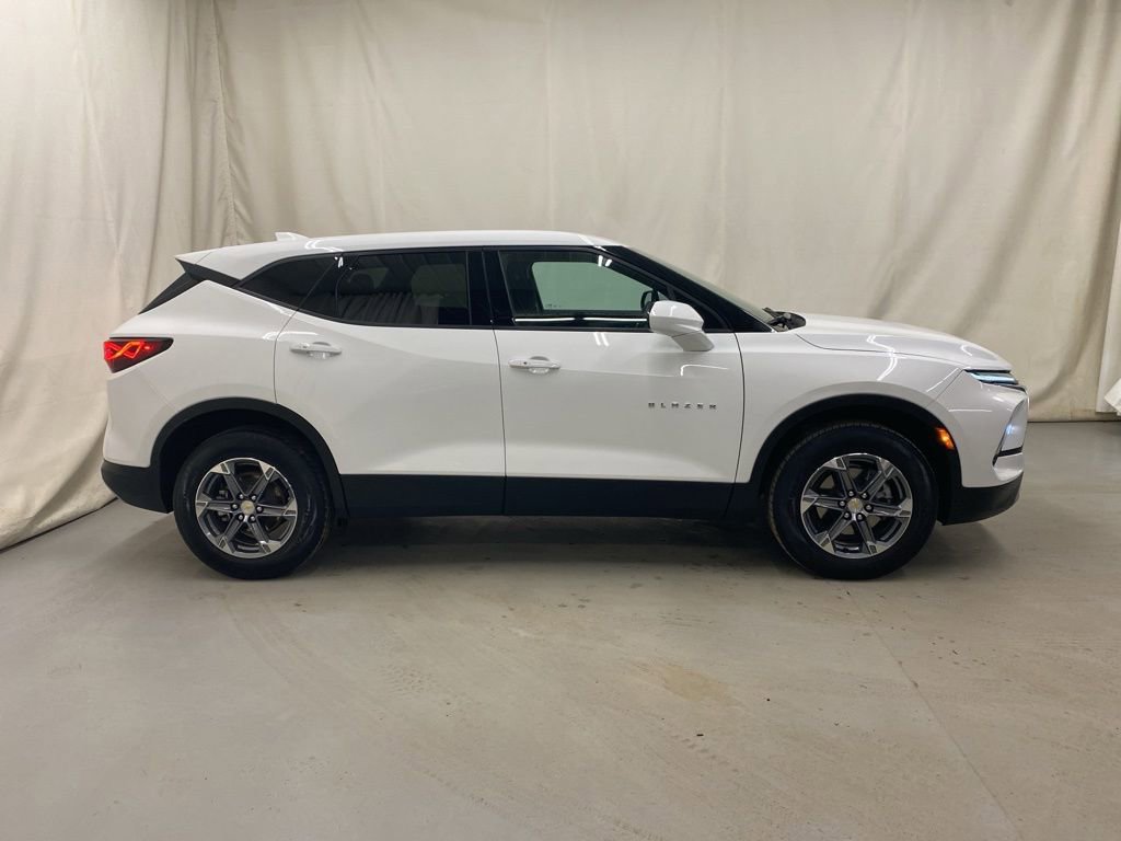 Used 2025 Chevrolet Blazer LT image 9