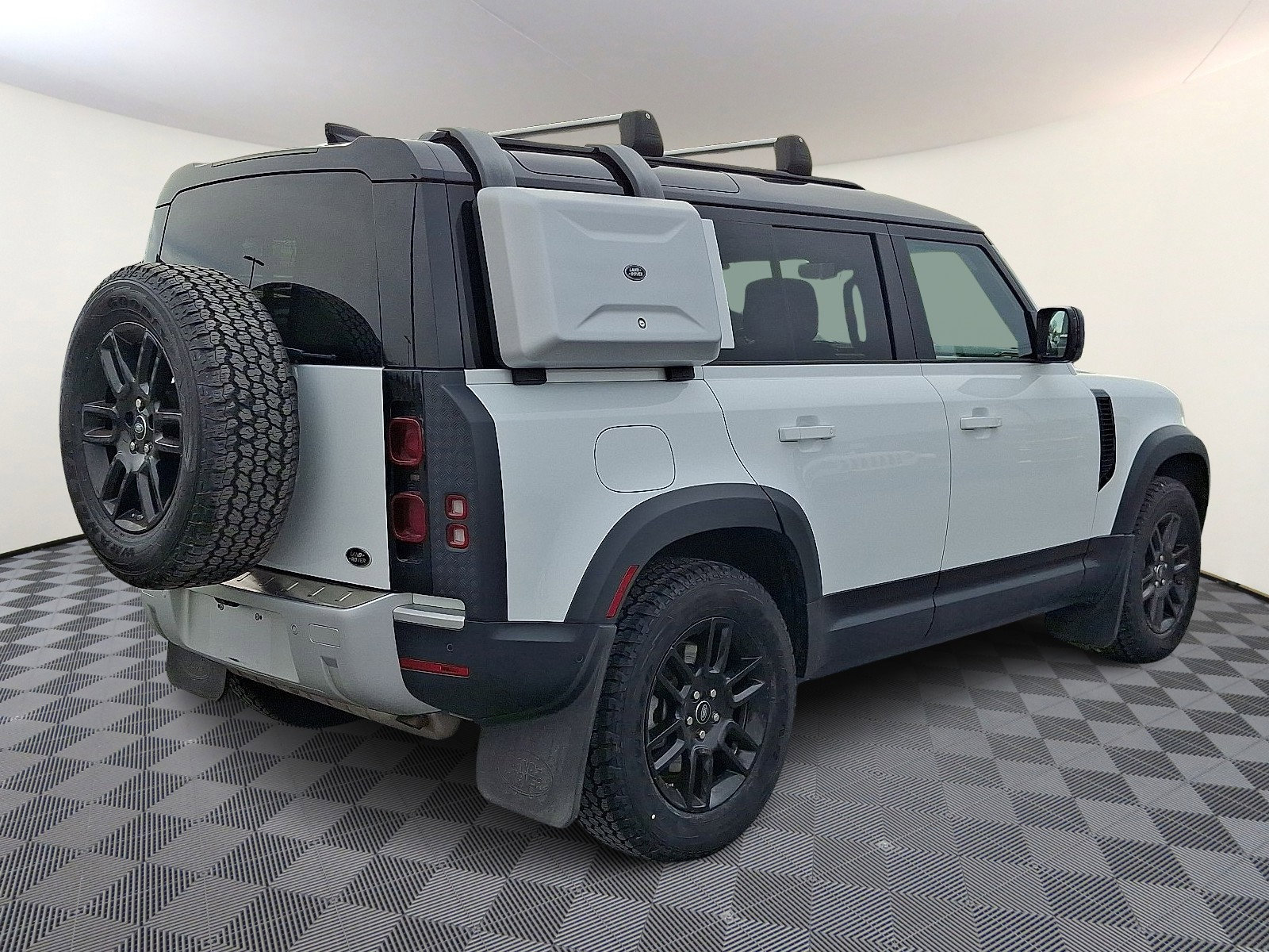 Used 2020 Land Rover Defender 110 HSE image 4