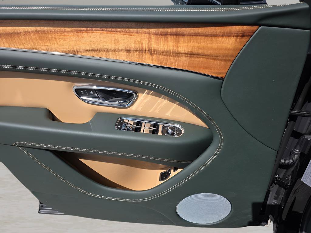 New 2025 Bentley Bentayga image 17