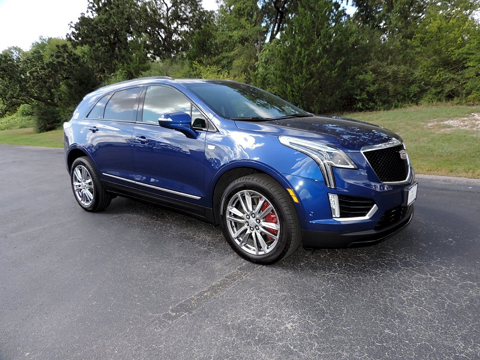 Certified 2026 Cadillac XT5 Sportv w/ LPO, Floor Liner Package AWD/4WD image 3
