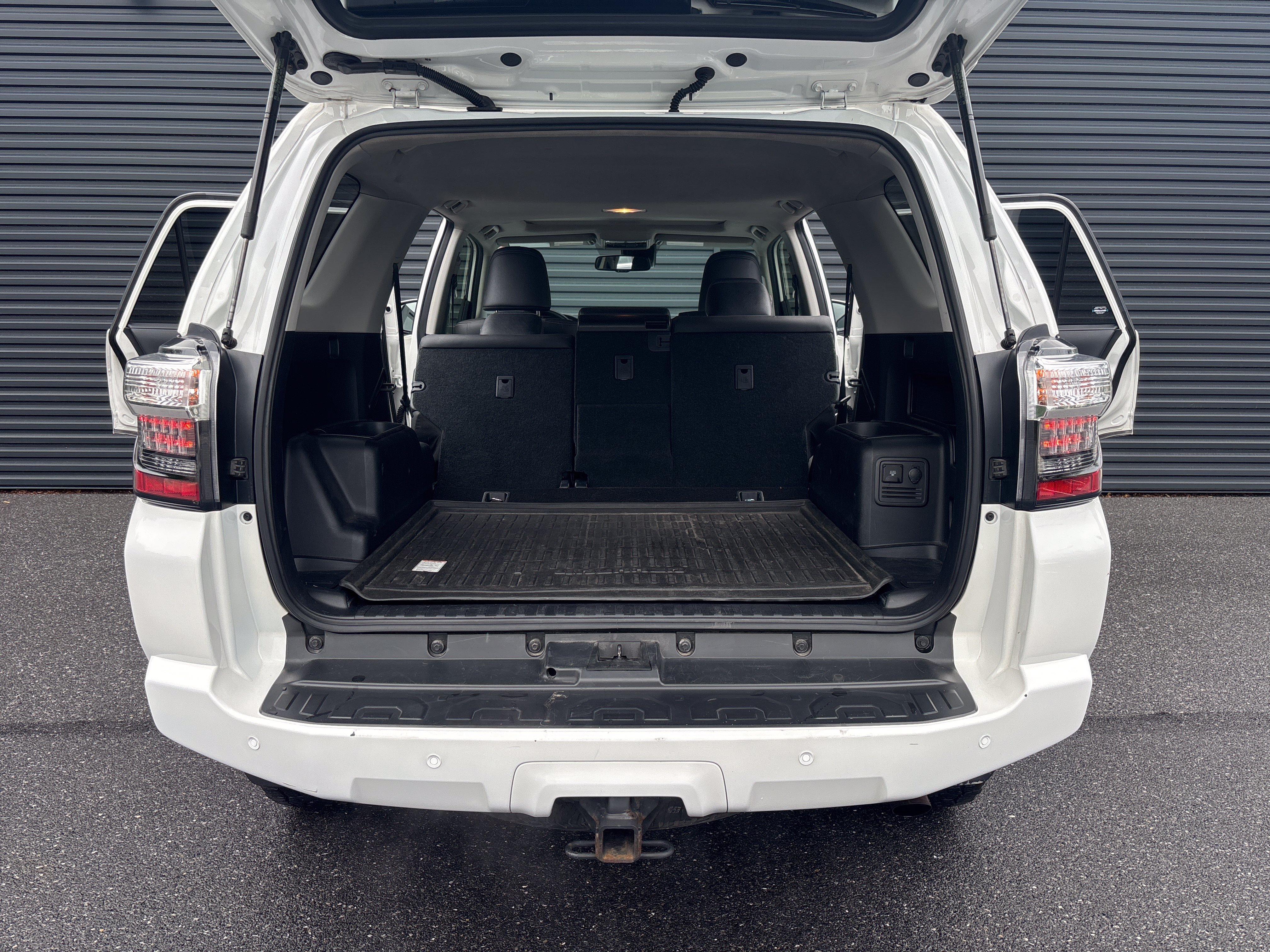 Used 2020 Toyota 4Runner SR5 Premium w/ Moonroof Package AWD/4WD image 23