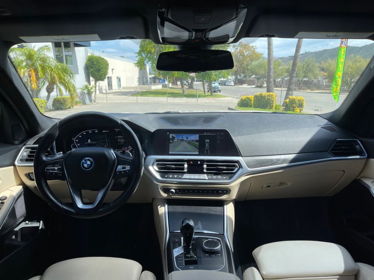 Used 2022 BMW 330e w/ Driving Assistance Package RWD image 17